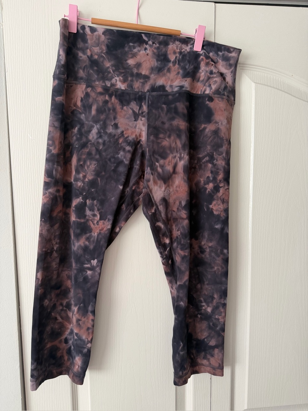 lululemon athletica Tie-Dye Cropped Leggings in Black and Brown